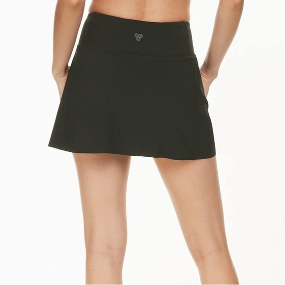 NEW Aritzia TNA Move Slice Mini Skort Black BuiltIn Shorts Slit Sexy Size $68 XS - Picture 1 of 10